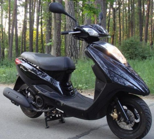 motor-scooters-yamaha-3.800-cut.jpg